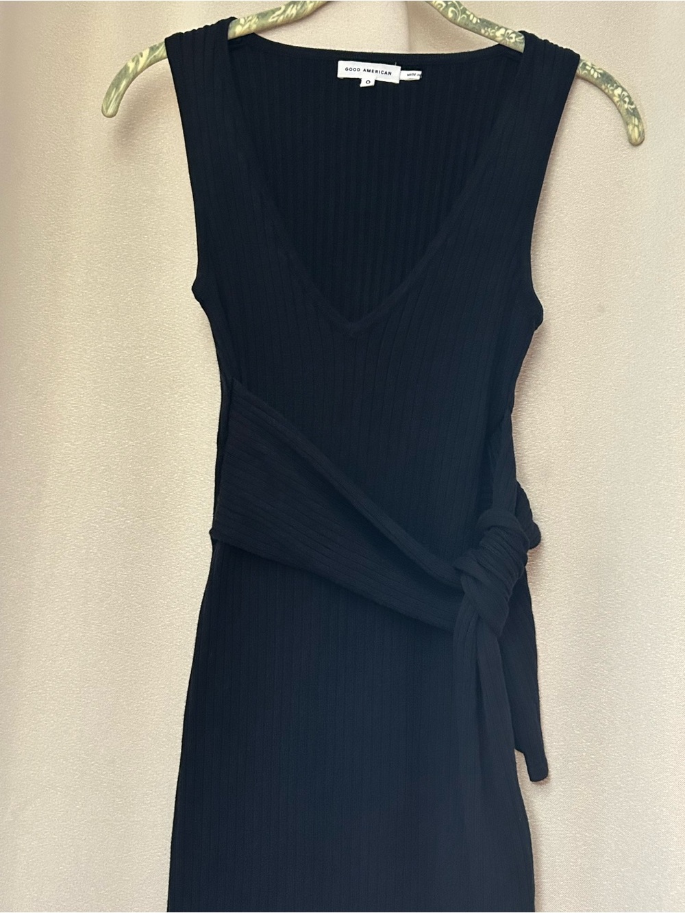 Good American Black Ribbed V‑Neck Midi Dress with tie-waist size 0